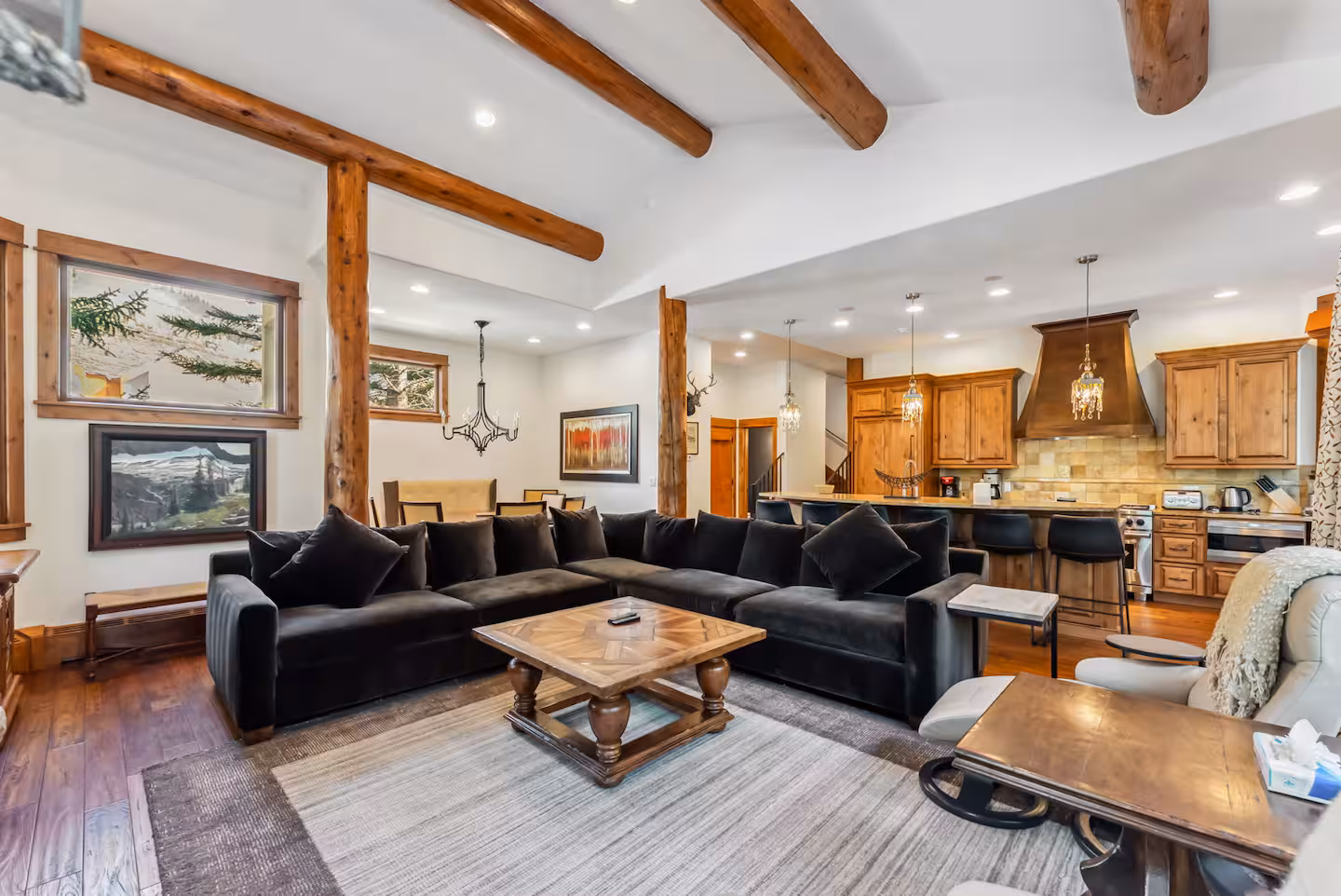 CASCADE VILLAGE 4BR photo 4