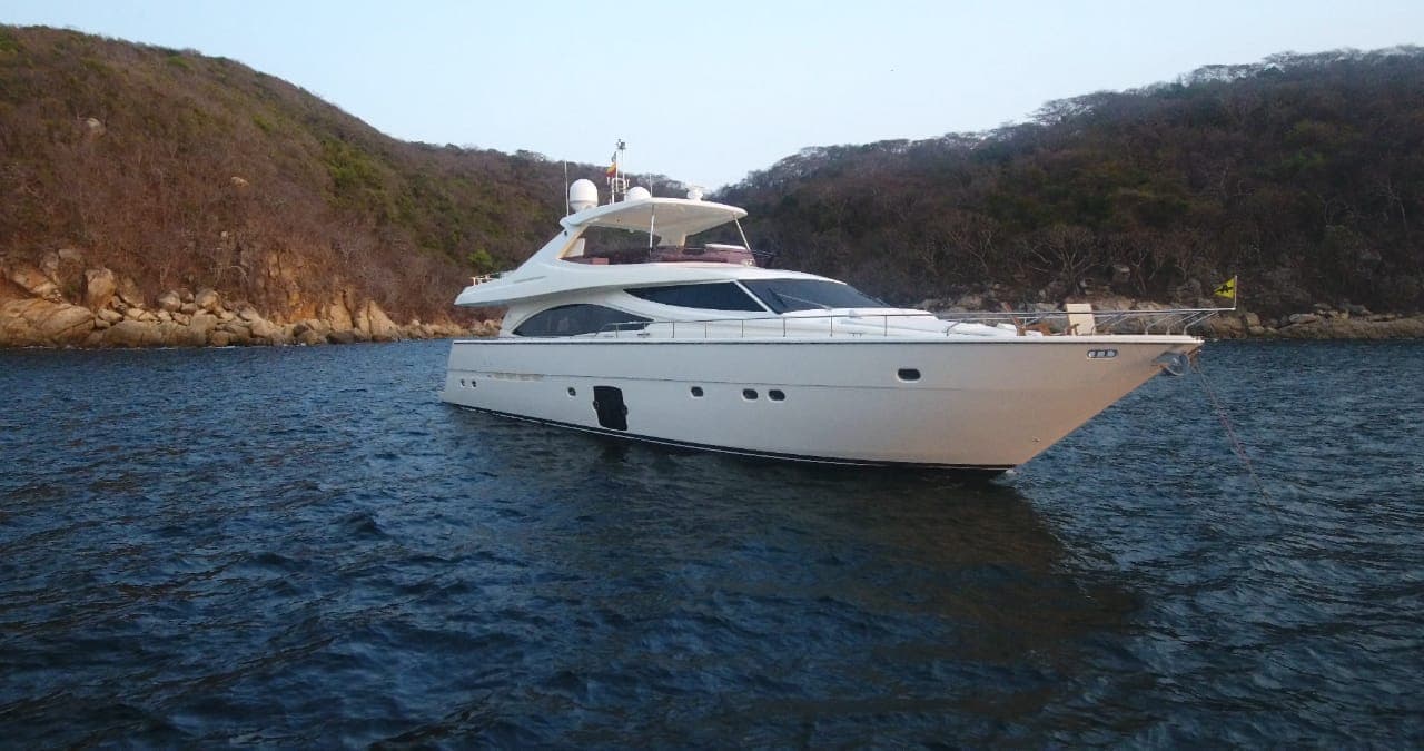 FERRETTI 85´ photo 2