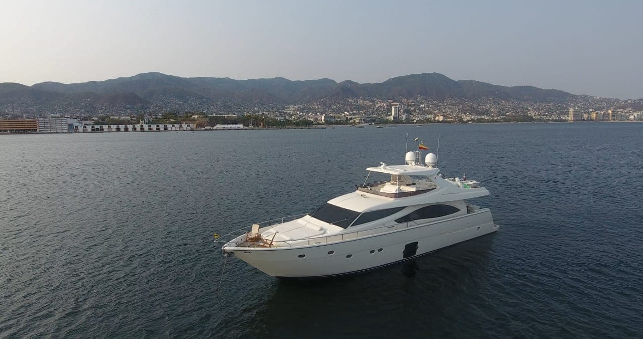 FERRETTI 85´ photo 3
