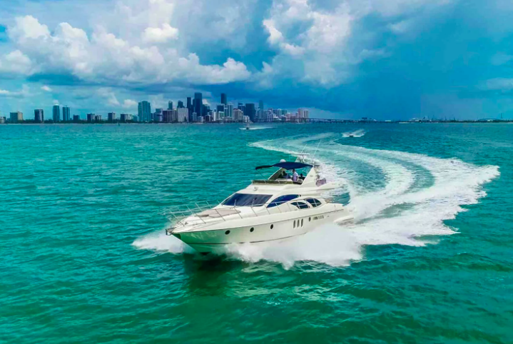AZIMUT 62´ photo 3