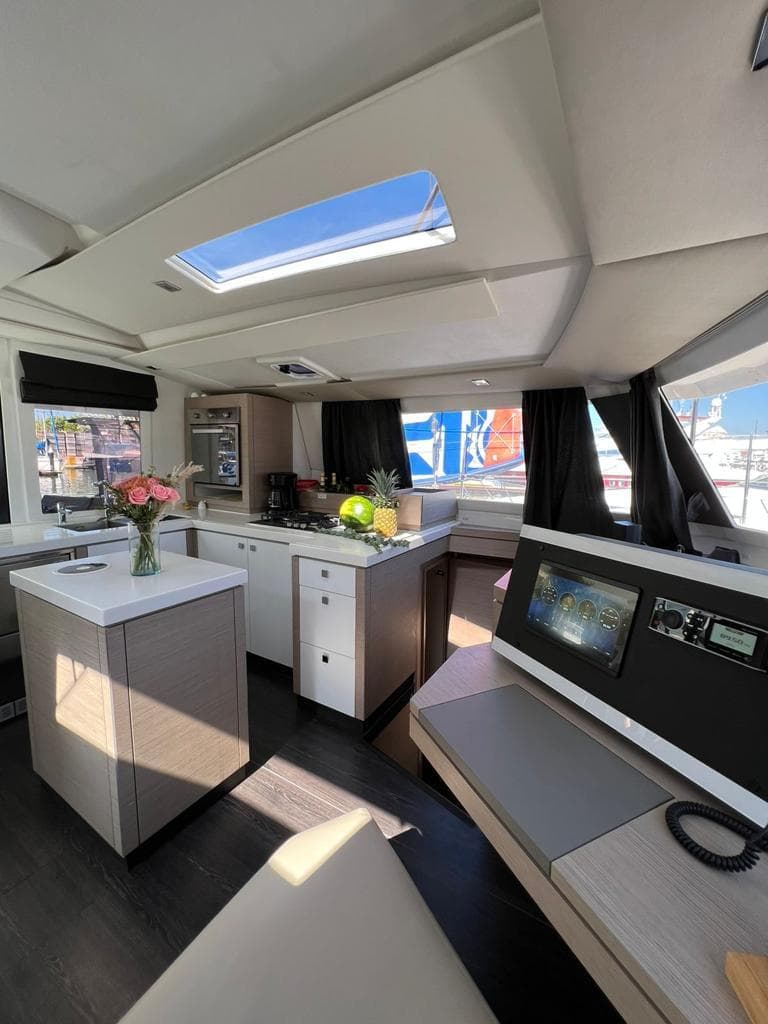 FOUNTAINE PAJOT 47´ photo 5