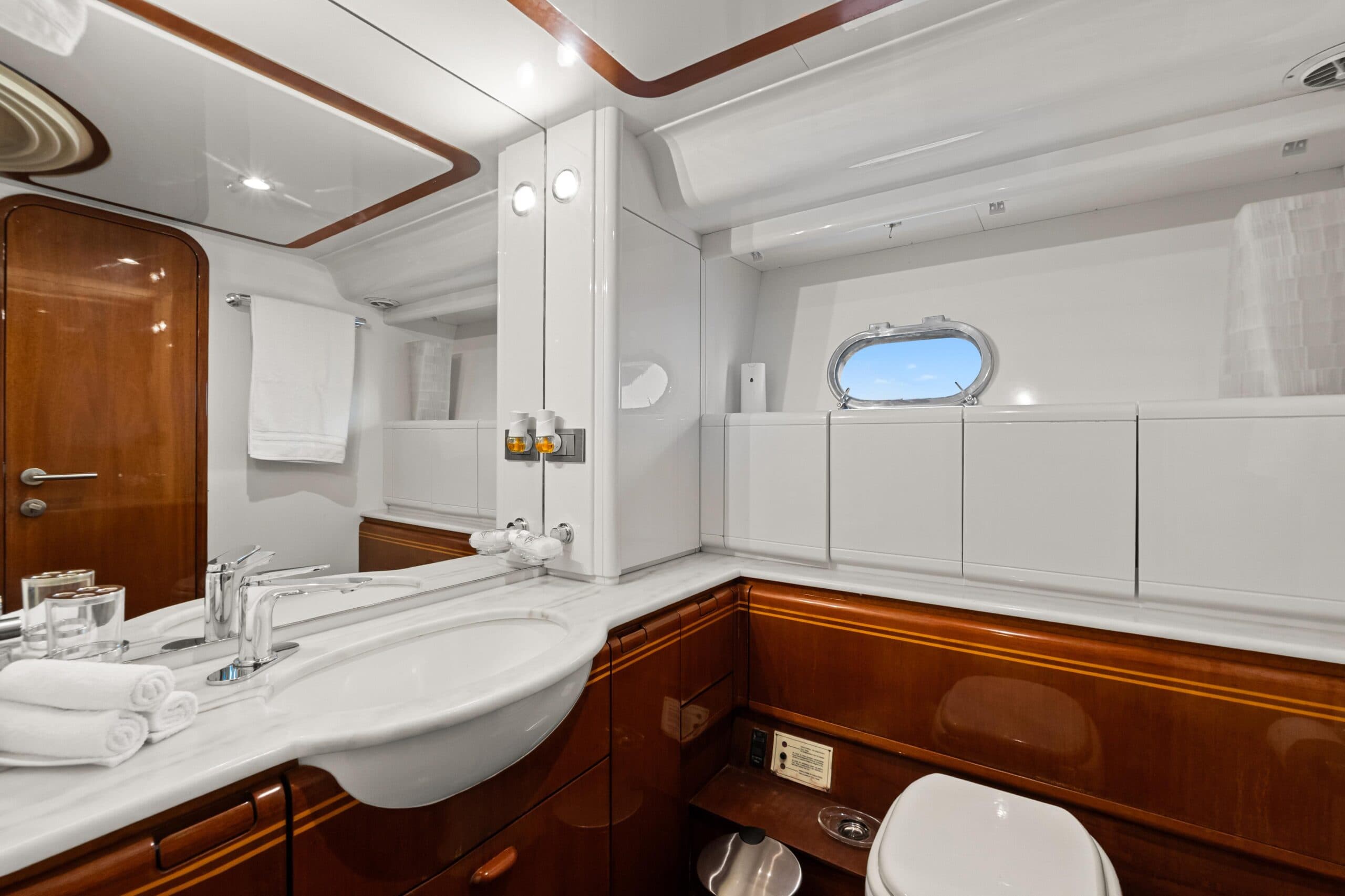 FERRETTI 80´ photo 4