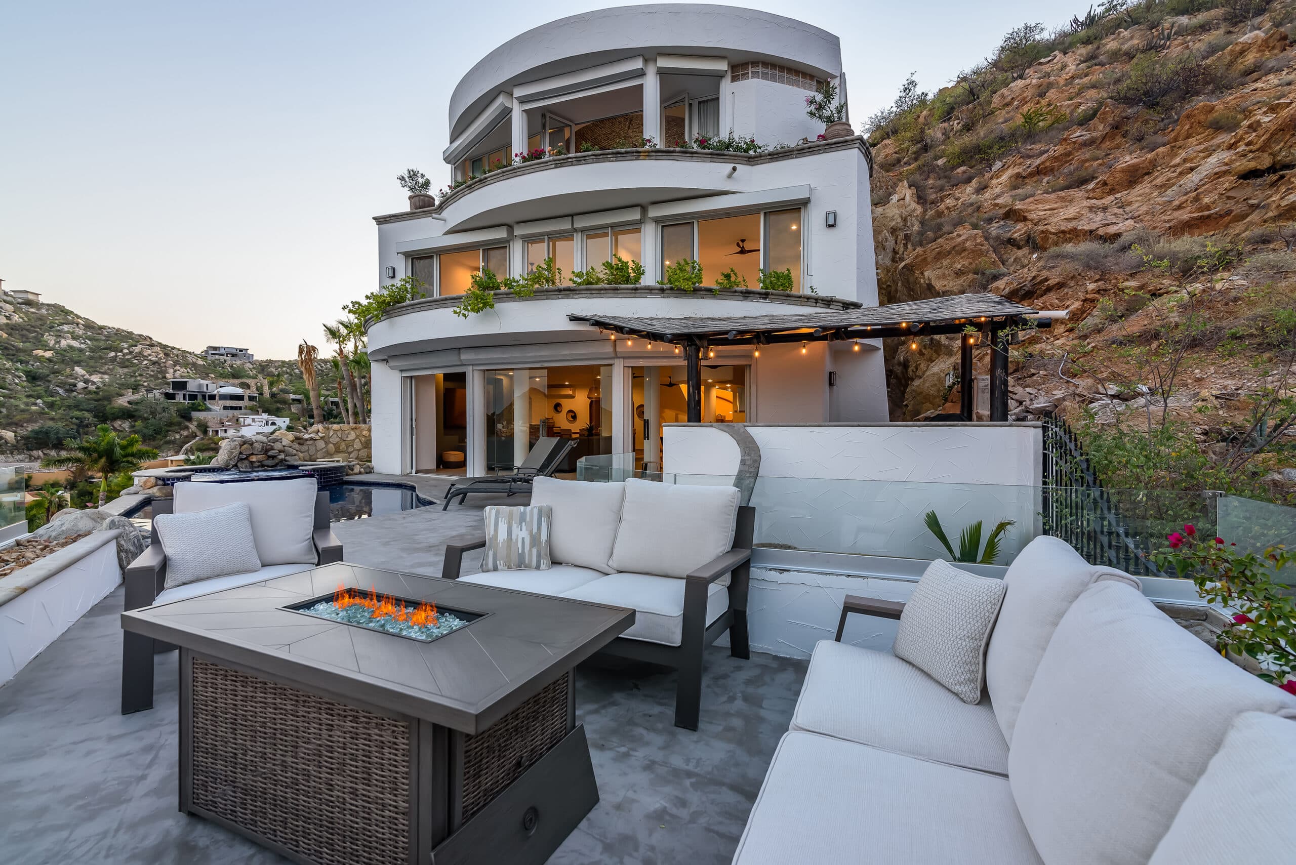 Hollywood House photo 3