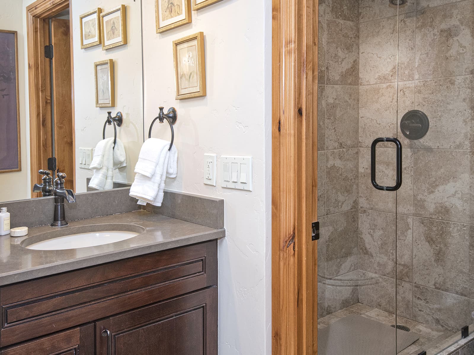 Vantage Point Condo 303 photo 4