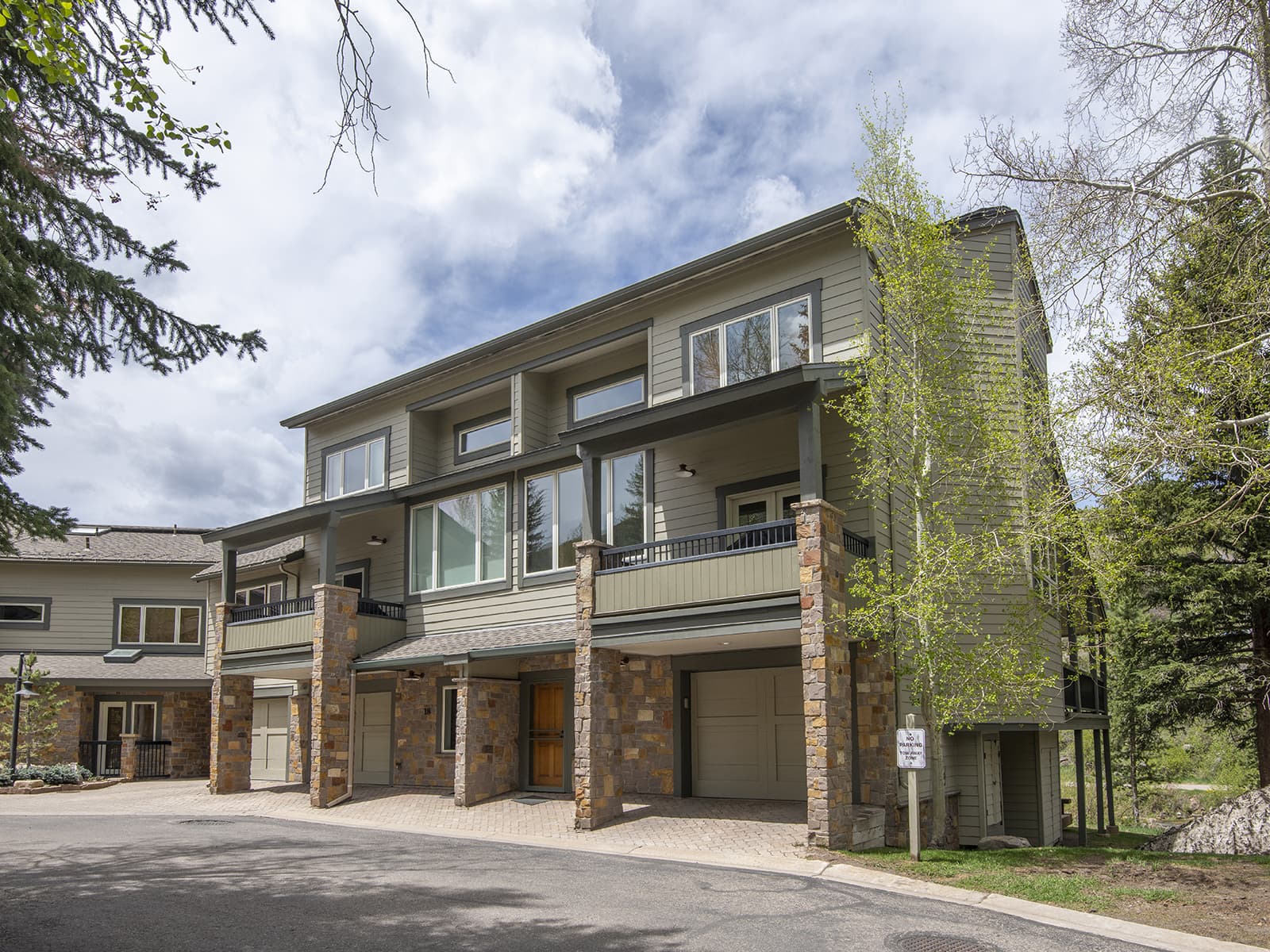 Coldstream Townhome 19