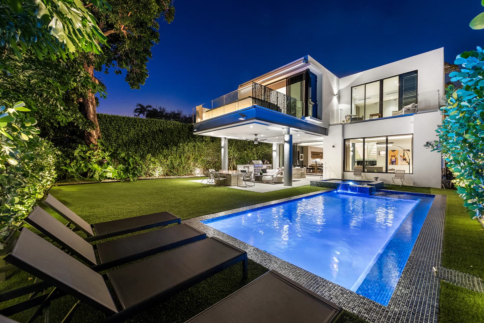 VILLA GROVE
