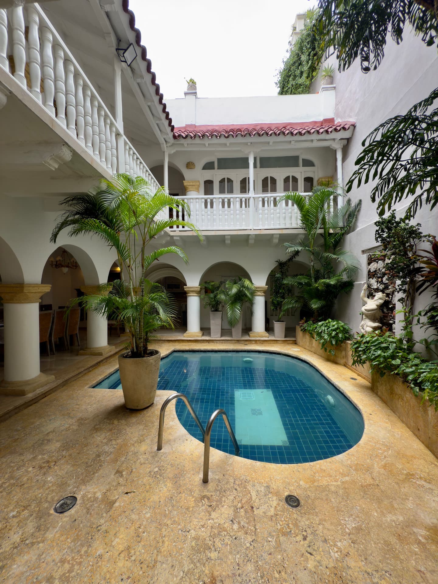 CASA GIL ART BOUTIQUE photo 3