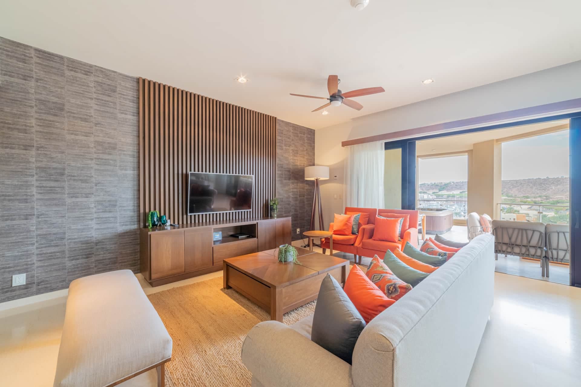 VILLA BITTOS OCEANVIEW BEACH CLUB, GOLF CART & JACUZZI