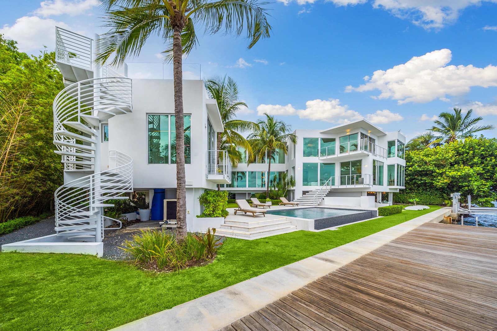 VILLA SHORES photo 3