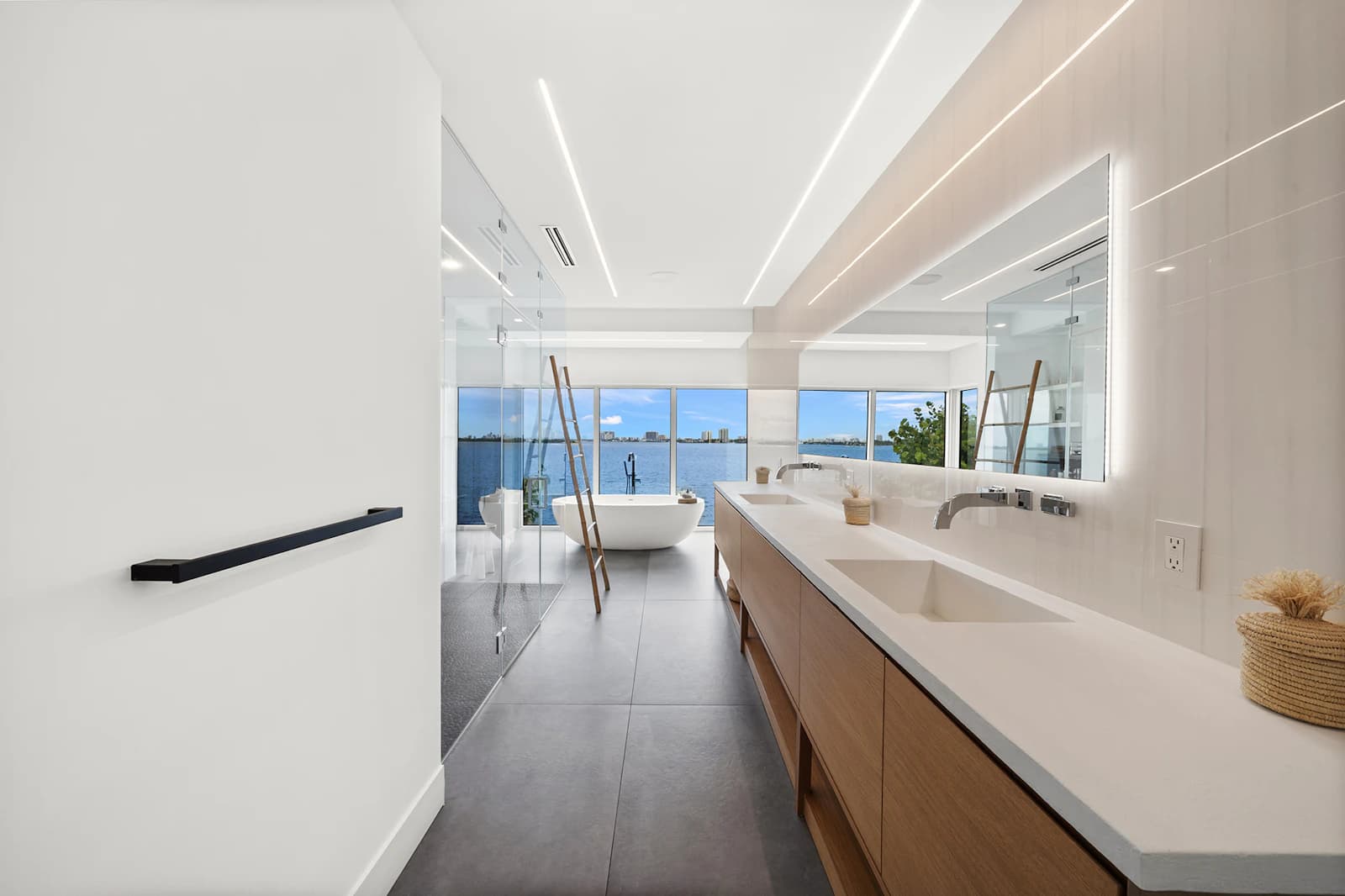 VILLA SHORES photo 5