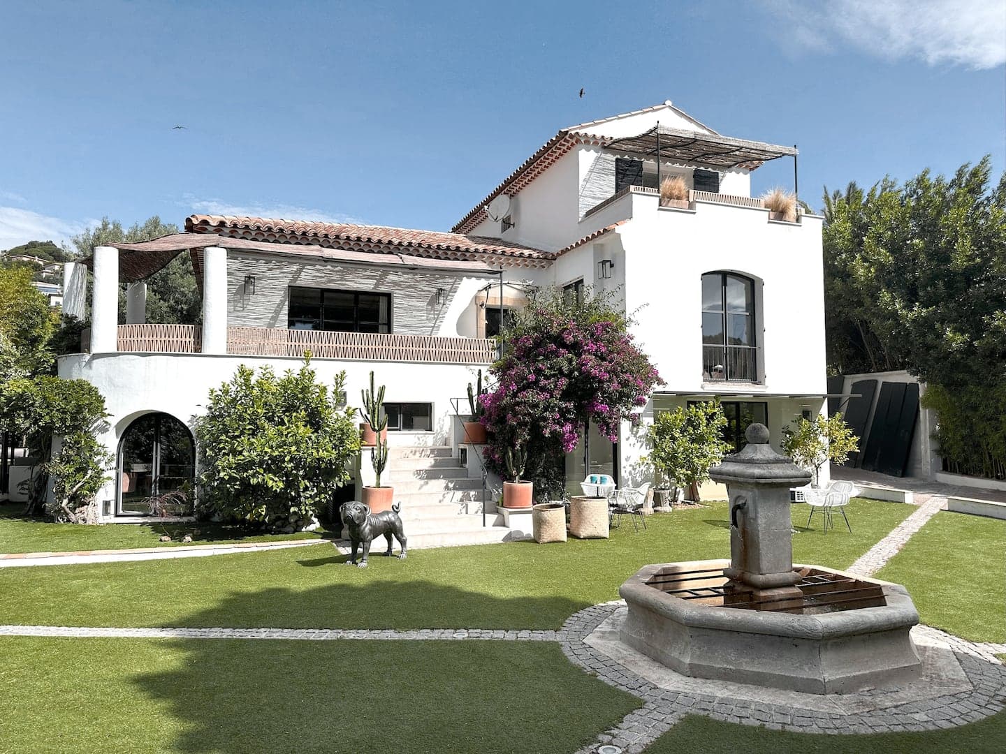 VILLA DE 6 DORMITORIOS CON PISCINA