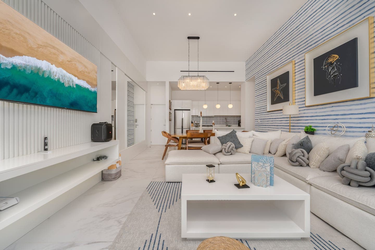 SMART TV, PATIO TRASERO, CAMA TAMO KING