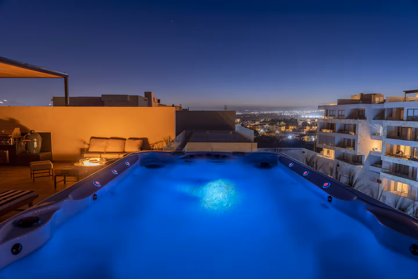 CHIMENEA, JACUZZI, BBQ, BALCÓN, GIMNASIO photo 3