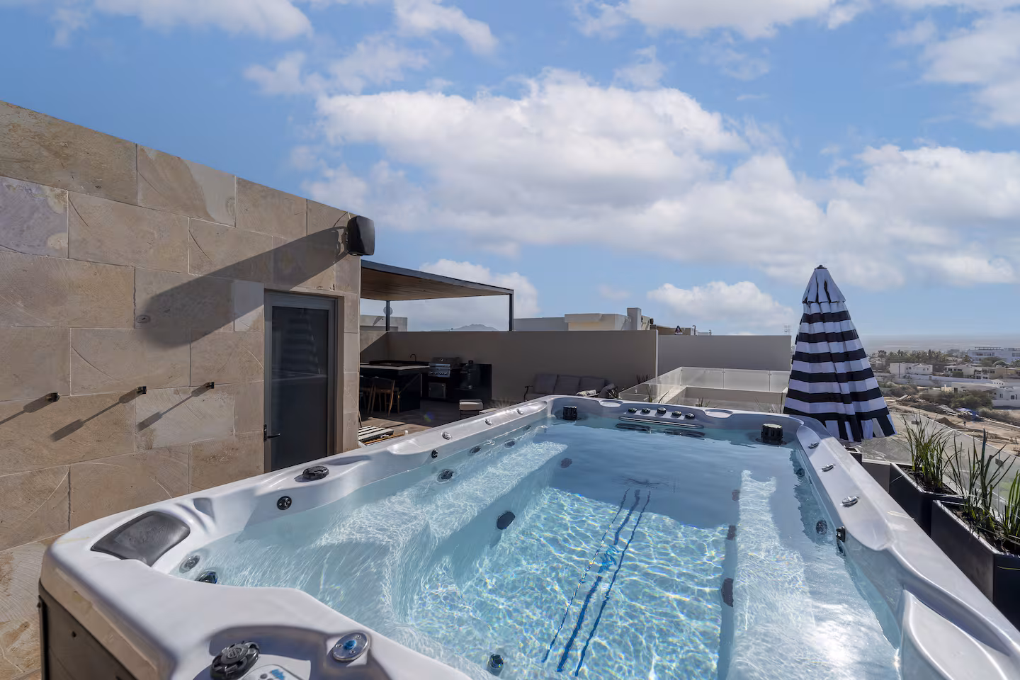 CHIMENEA, JACUZZI, BBQ, BALCÓN, GIMNASIO photo 4