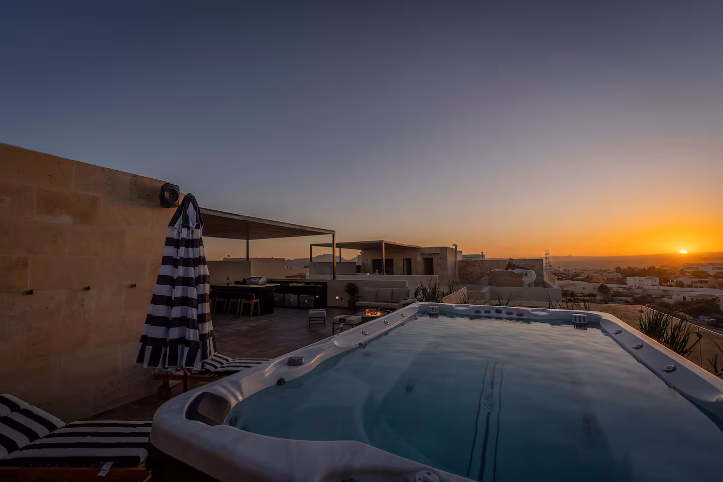 JACUZZI- CHIMENEA- ESTACIONAMIENTO-ASADOR-COCINA photo 5