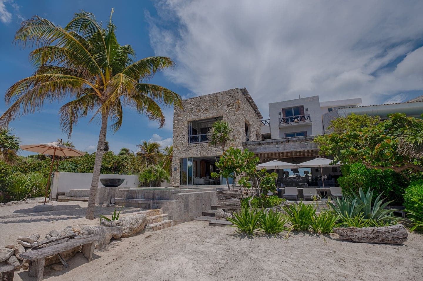LUXURY BEACHFRONT VILLA