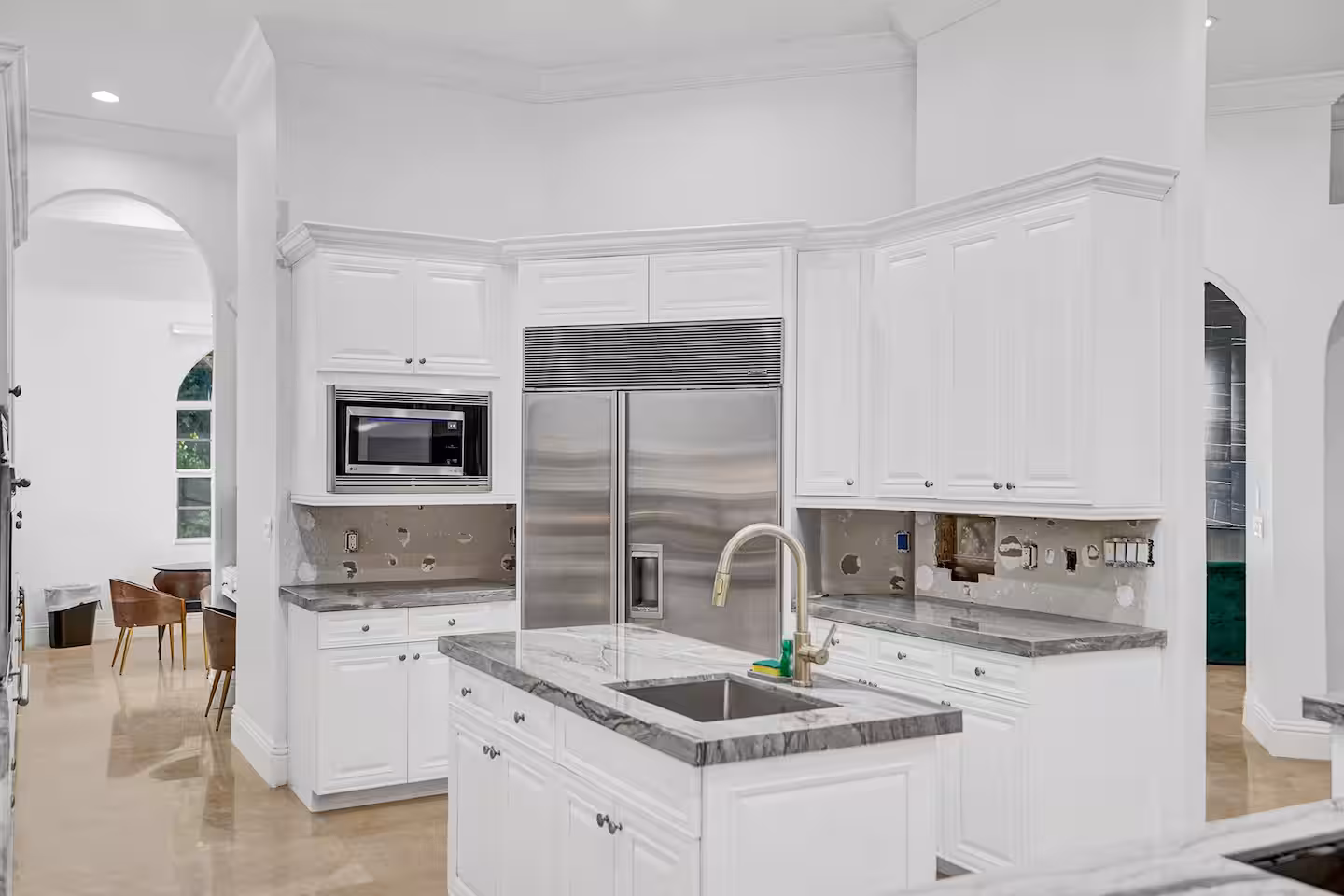 650 SQUARE METER MANSION photo 2