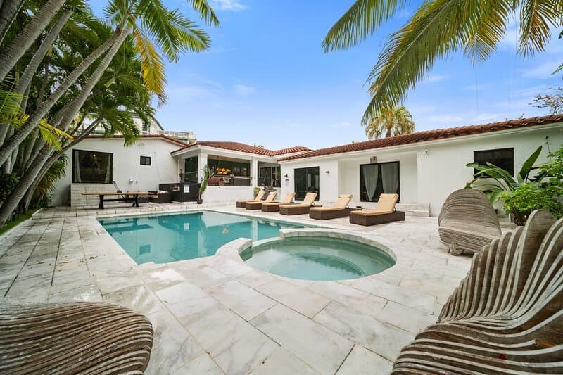 VILLA BOND