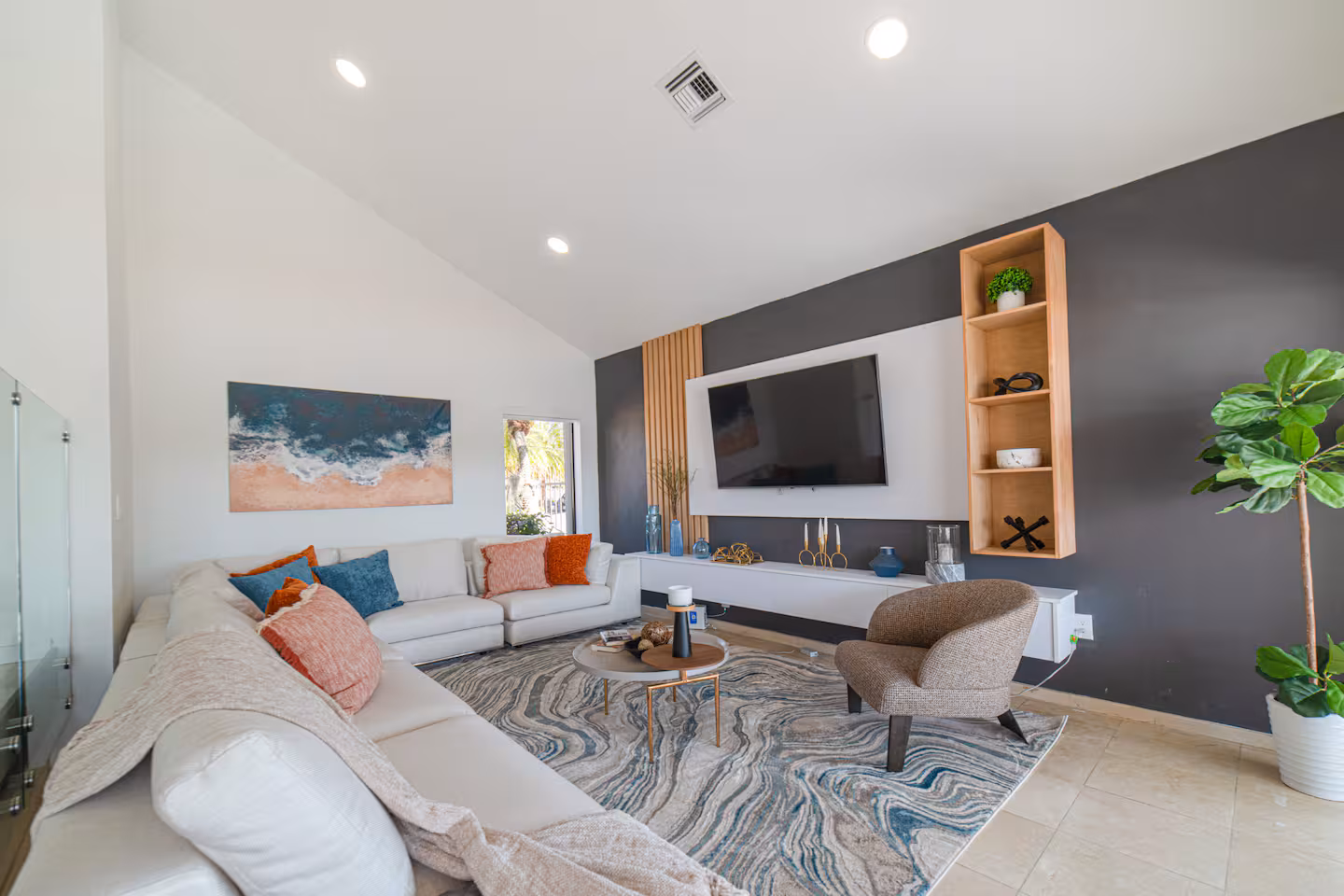 BEACHFRONT VILLA photo 3