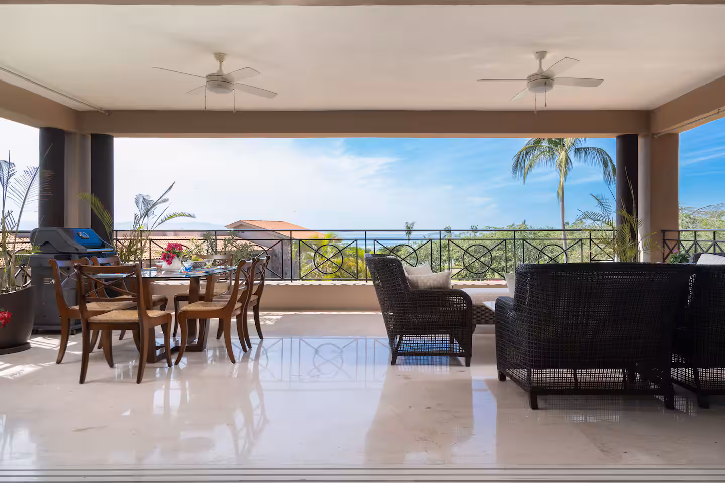 LUXURY CONDOMINIUM photo 3