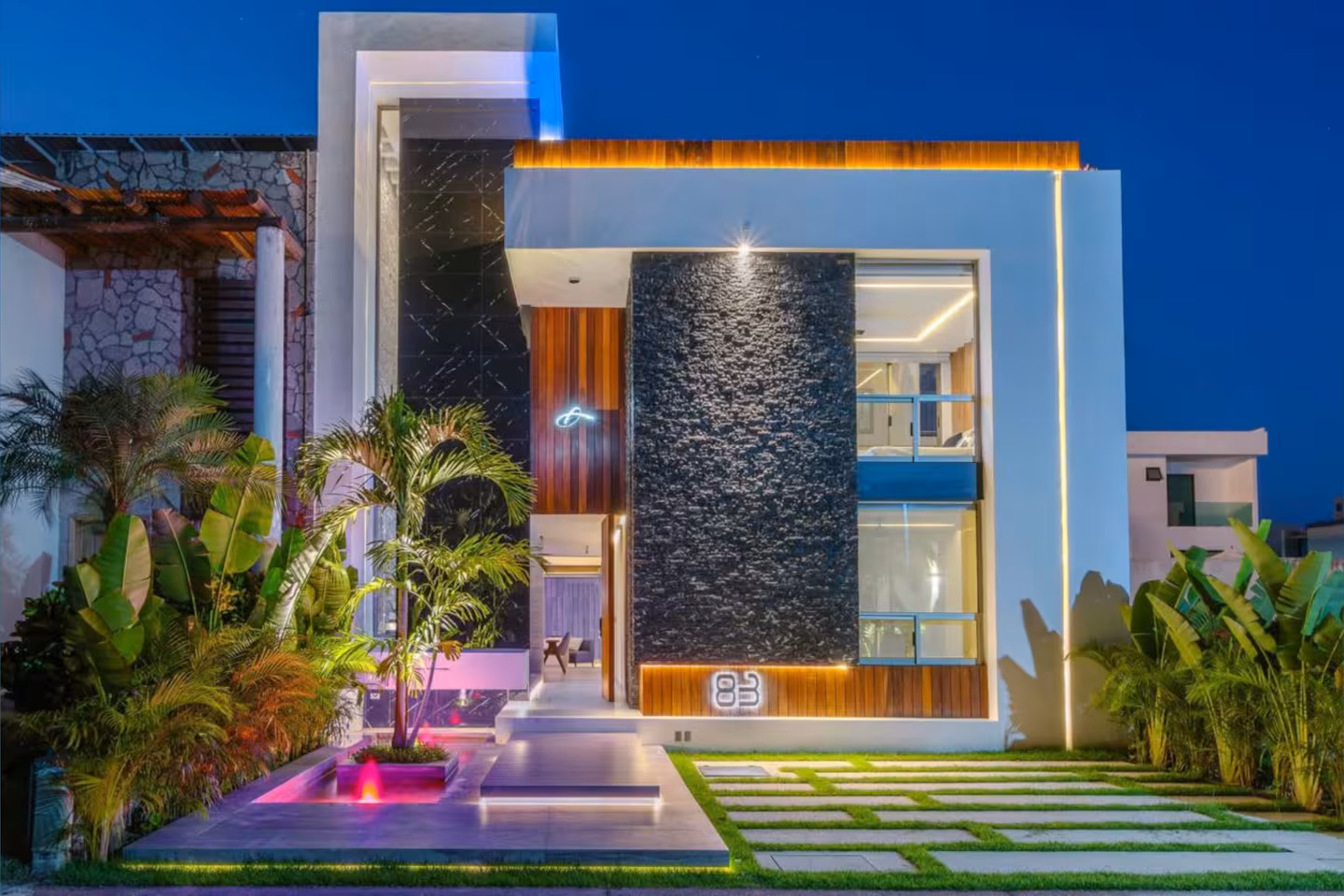 VILLA 83 photo 2