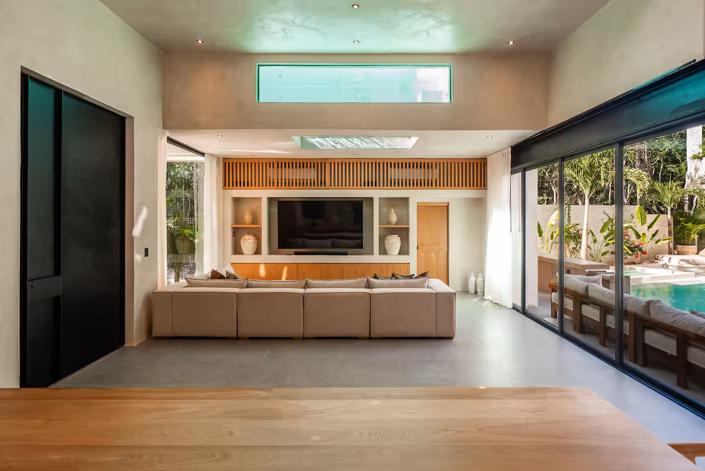 CASA W photo 3