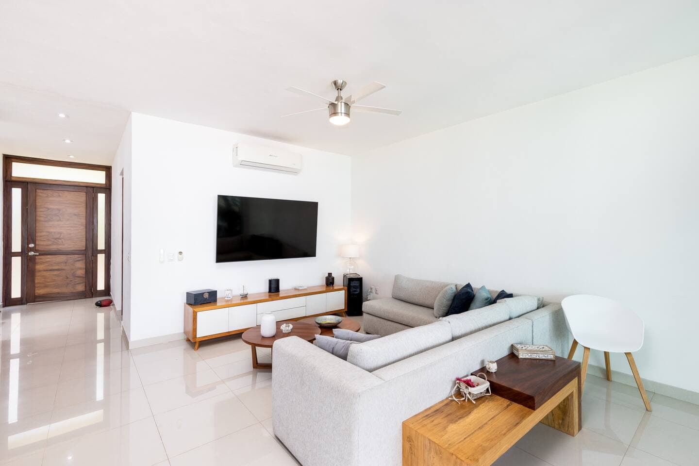 VILLA 3 BEACHFRONT WITH POOL photo 3
