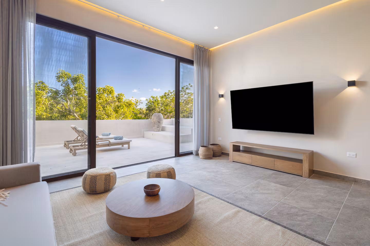 PENTHOUSE AQUA photo 3