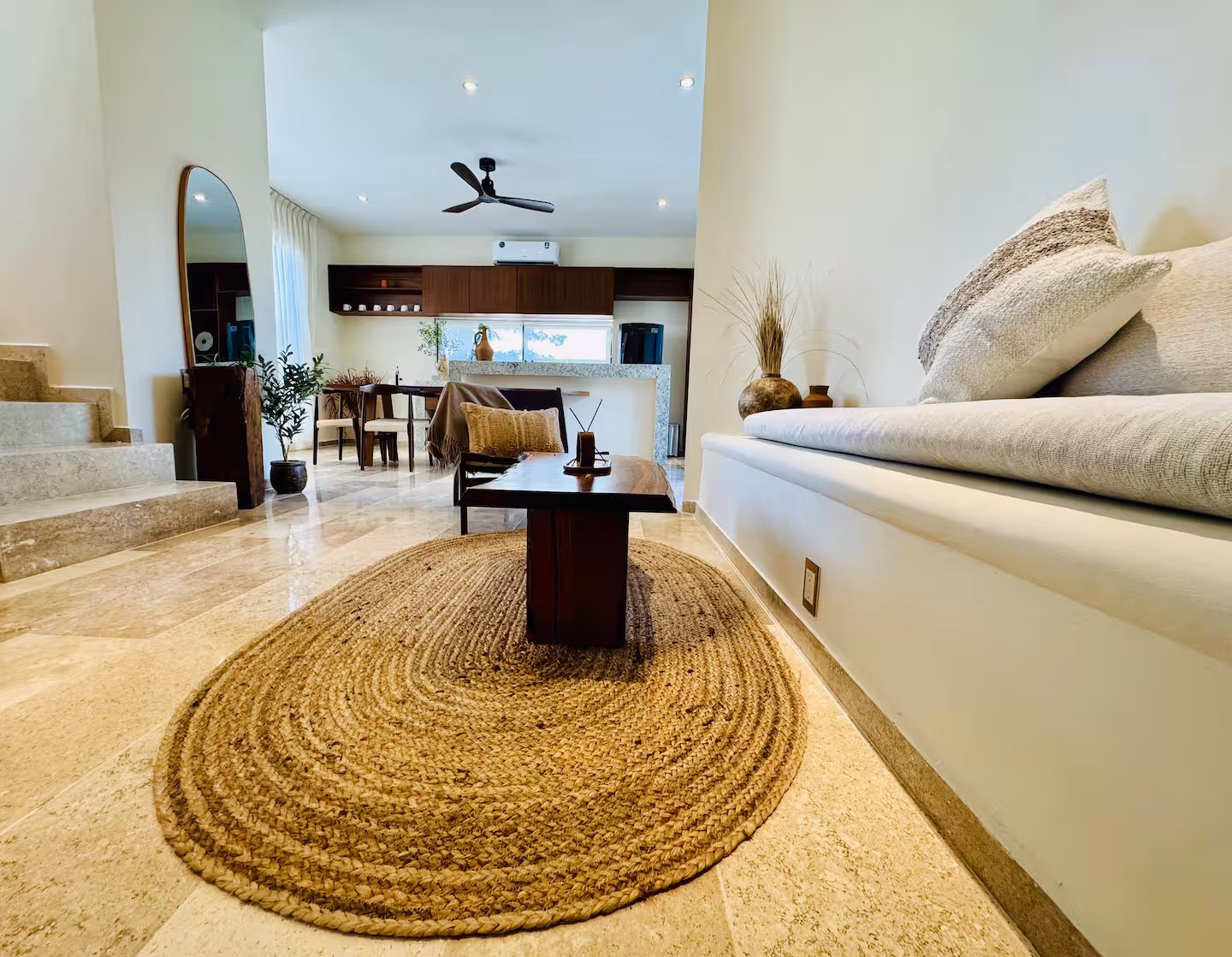 VILLA WITH CONTEMPORARY DESIGN photo 3