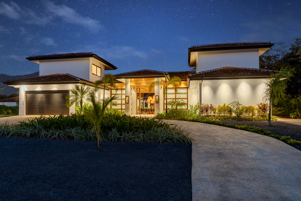 VILLA BLANCA photo 2