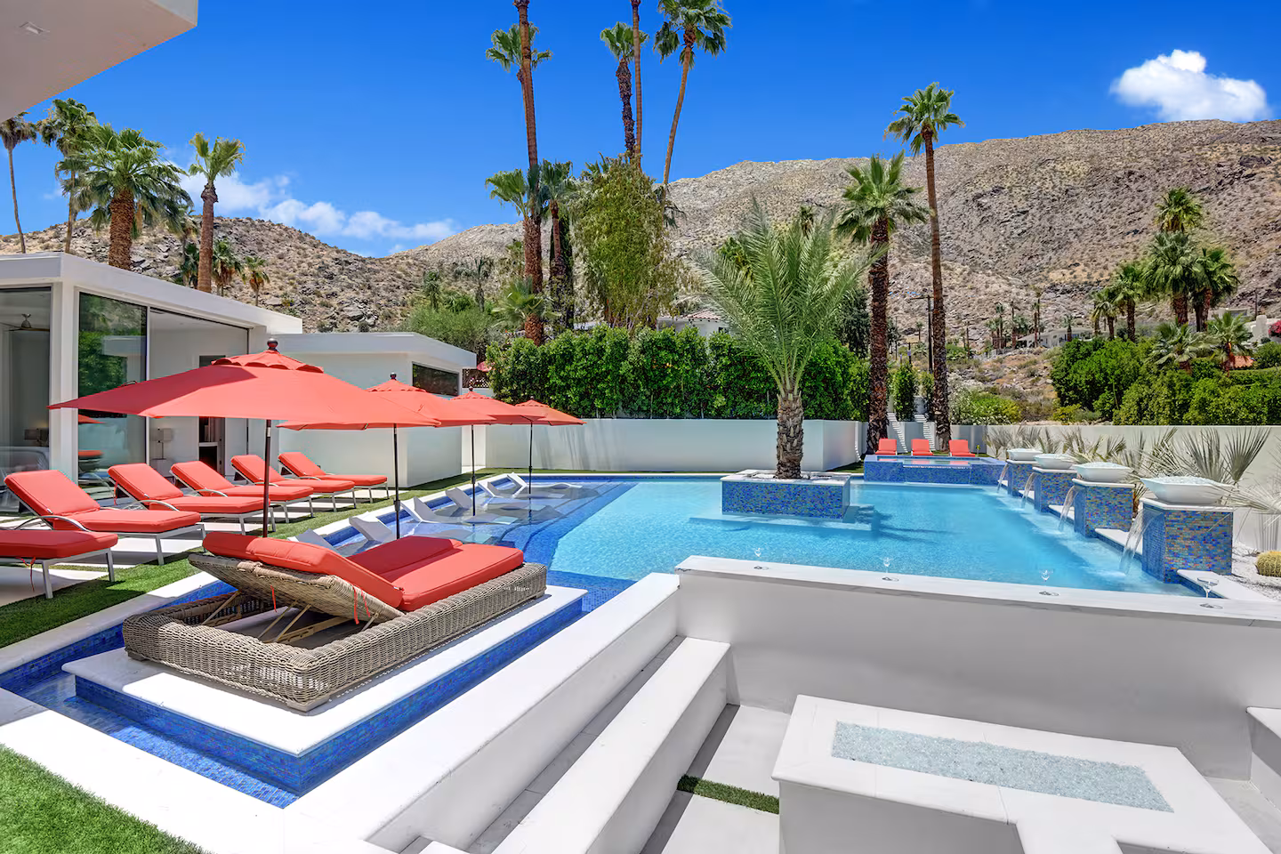 PALM SPRINGS OASIS photo 3