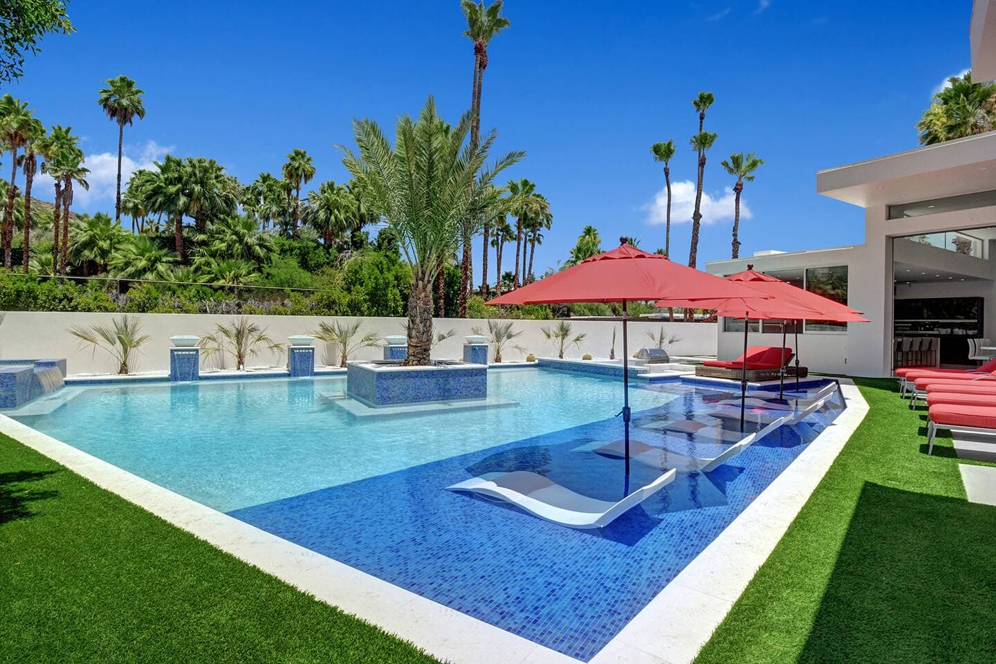 PALM SPRINGS OASIS photo 5