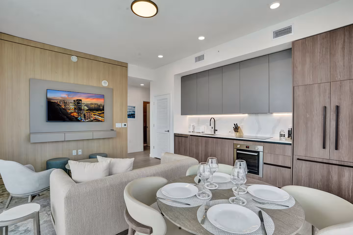 72 PARK - MODERN CONDOMINIUM photo 4