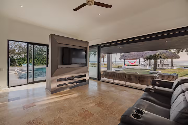 LUXURY BEACH FRONT VILLA+BBQ & PRIVATE POOLS photo 4