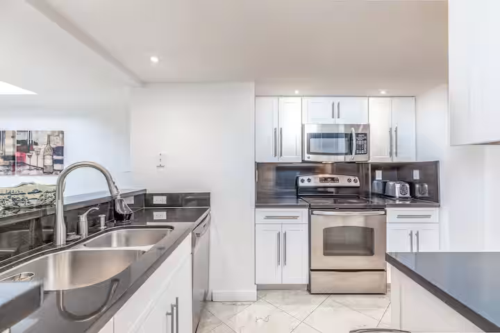 BAYFRONT CONDOMINIUM photo 4
