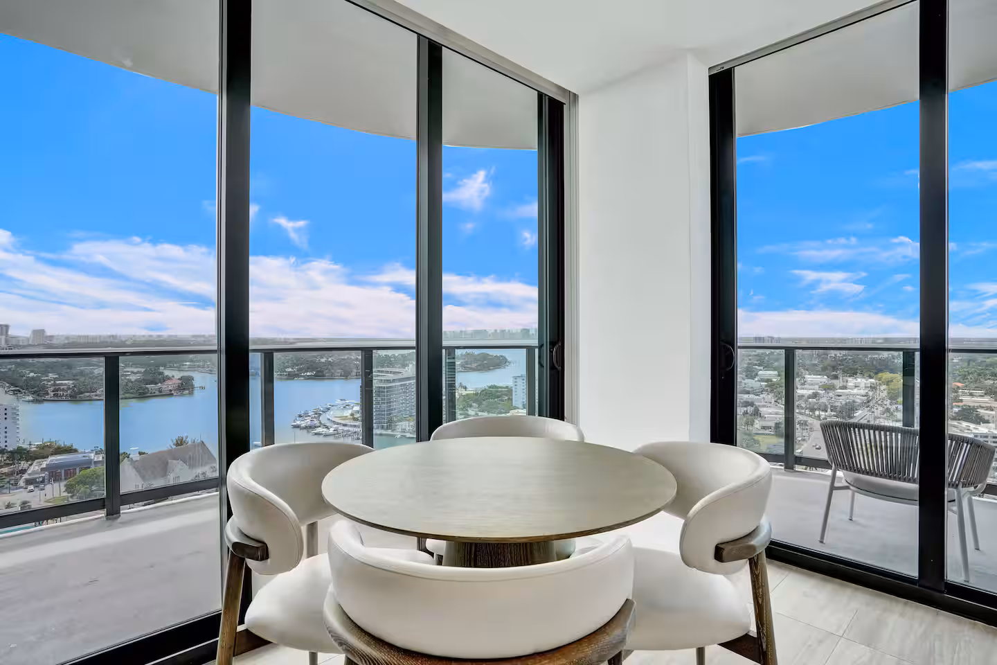 72 PARK - MODERN CONDOMINIUM photo 5