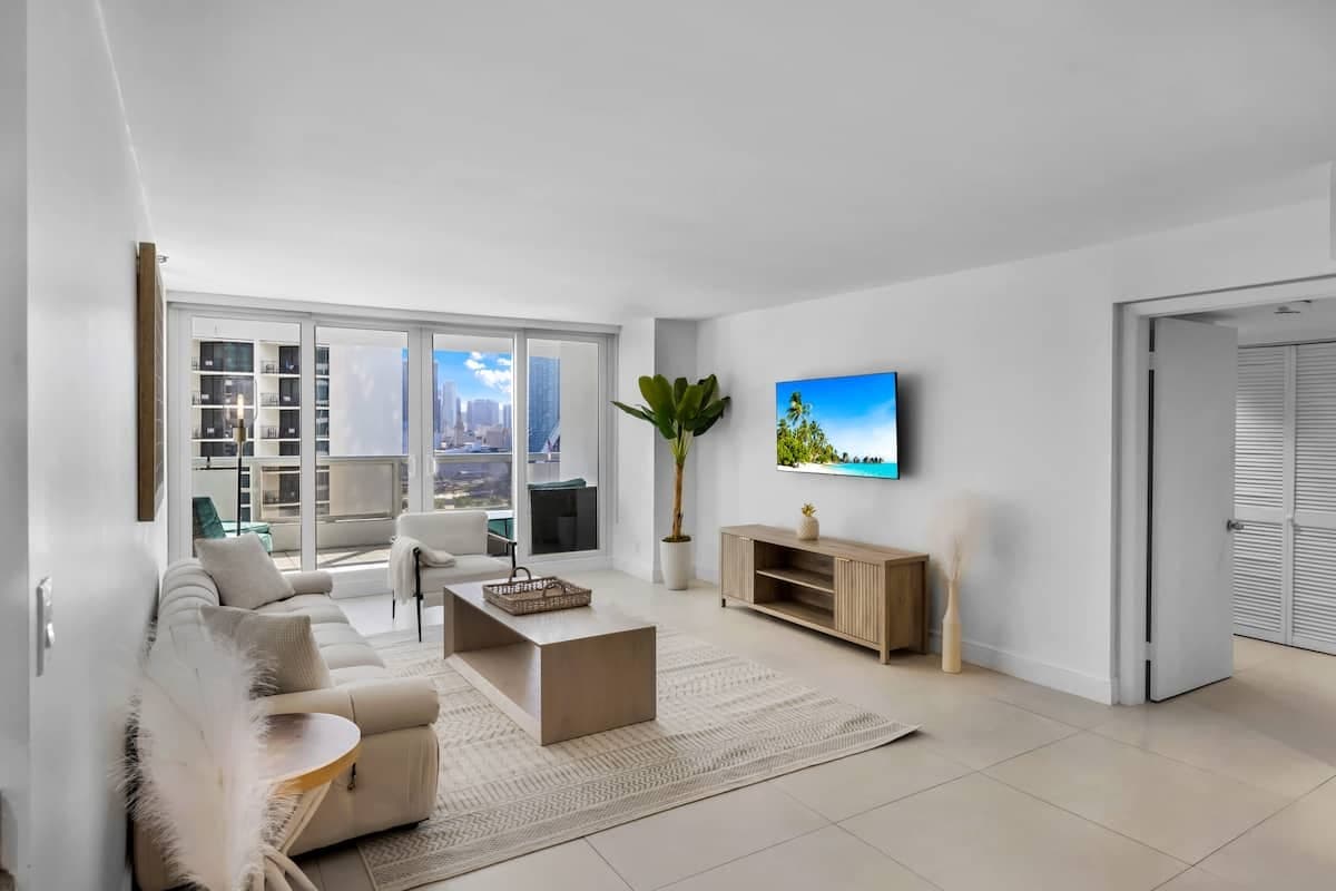 APARTMENT IN THE HEART OF BAYFRONT