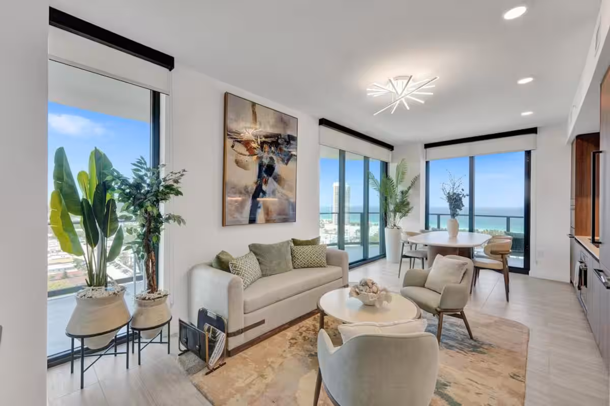 LUXURY CONDOMINIUM ON THE 15TH FLOOR photo 2