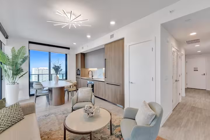 LUXURY CONDOMINIUM ON THE 15TH FLOOR photo 3
