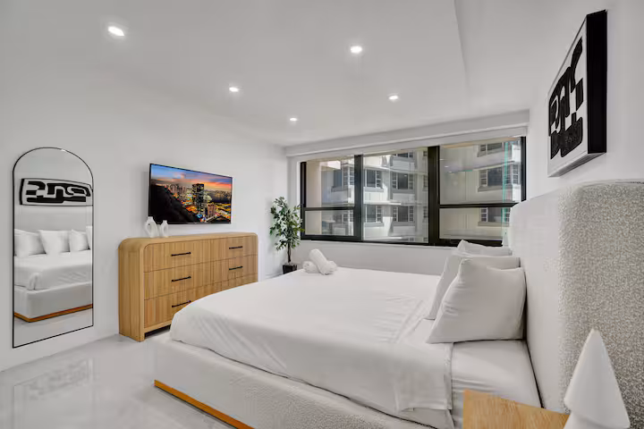 4-BEDROOM CONDOMINIUM WITH BALCONY photo 3