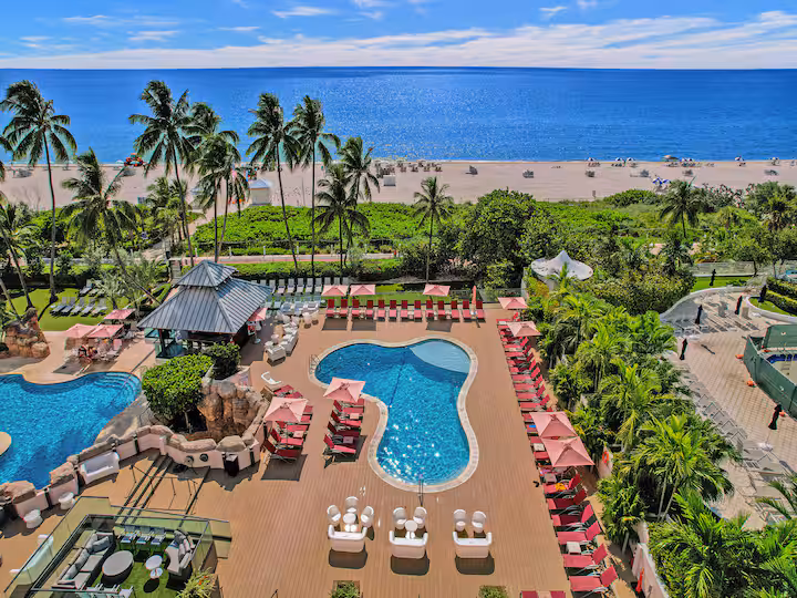 4-BEDROOM CONDOMINIUM WITH BALCONY photo 4