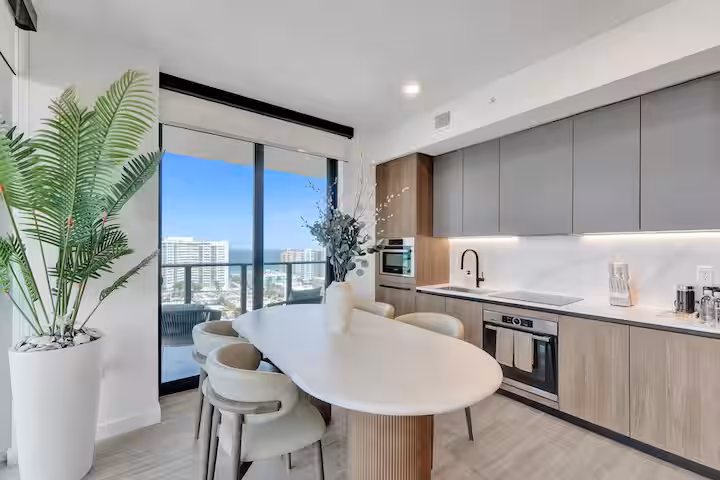 LUXURY CONDOMINIUM ON THE 15TH FLOOR photo 5