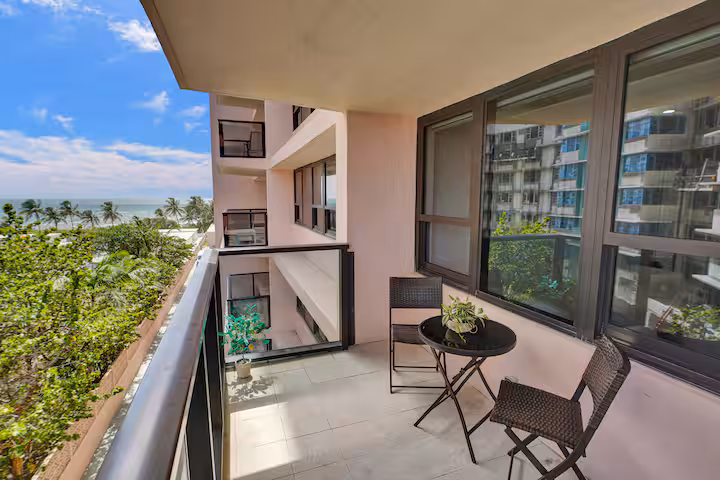 4-BEDROOM CONDOMINIUM WITH BALCONY photo 5