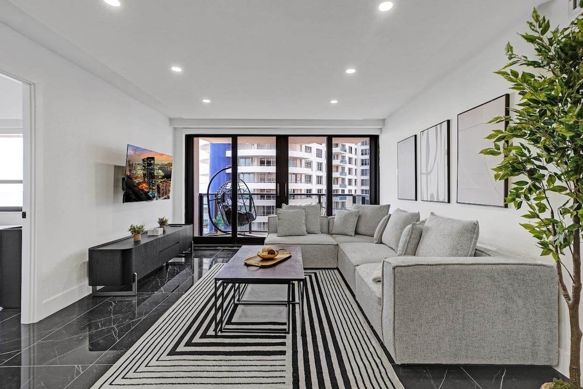 ELEGANT 4-BEDROOM CONDOMINIUM