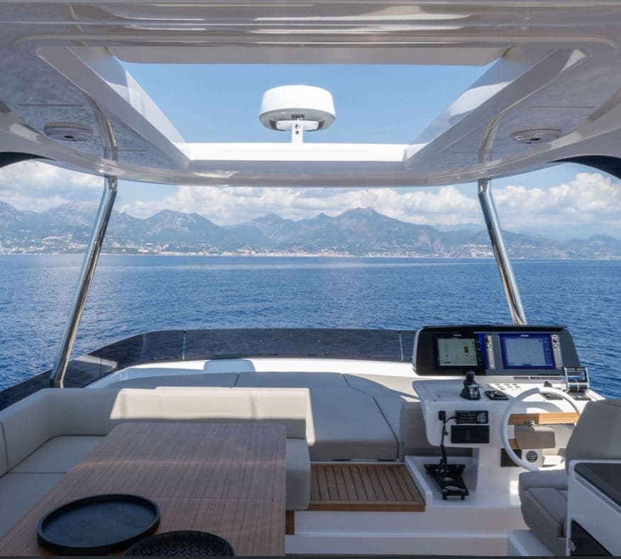 FERRETTI 70’ photo 3