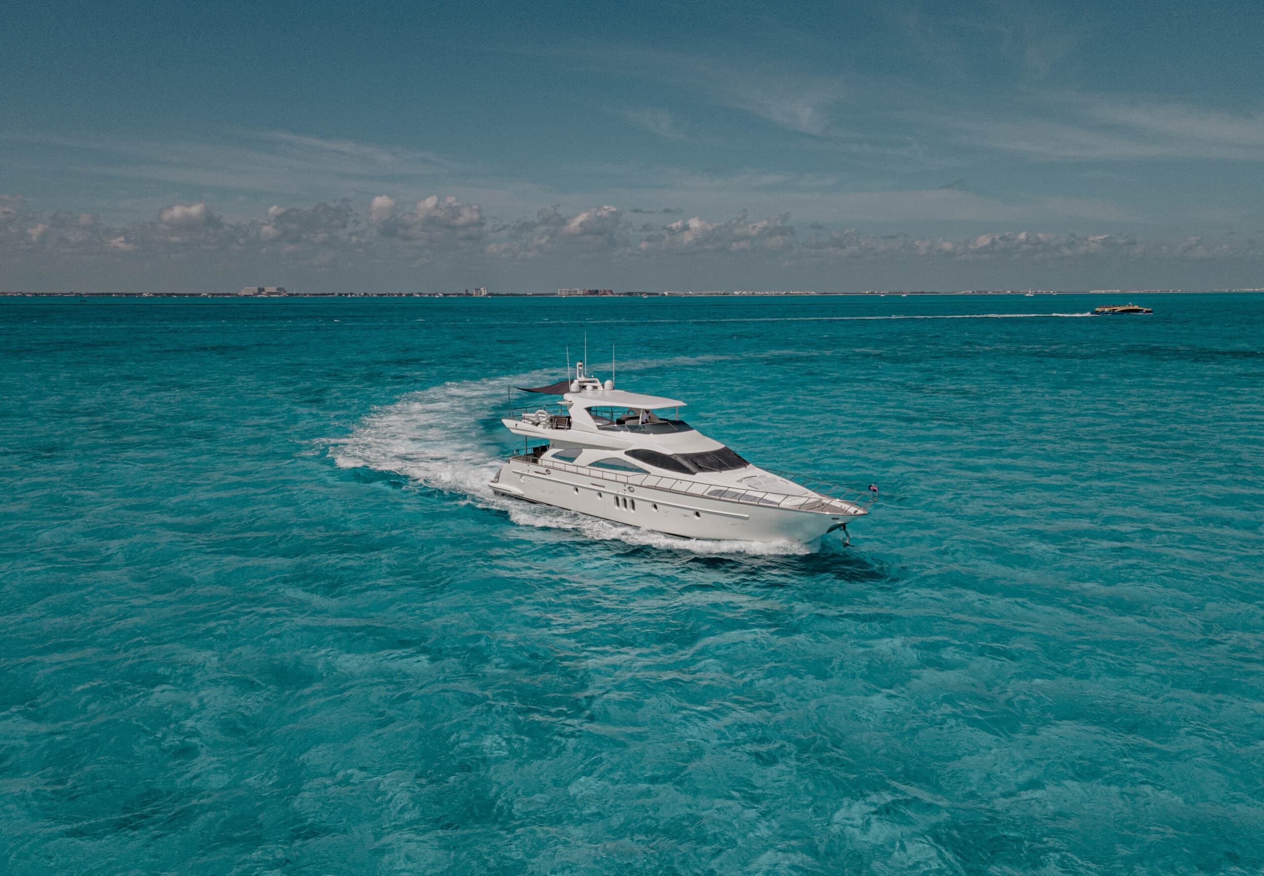 AZIMUT 80´ FLYBRIGE photo 2