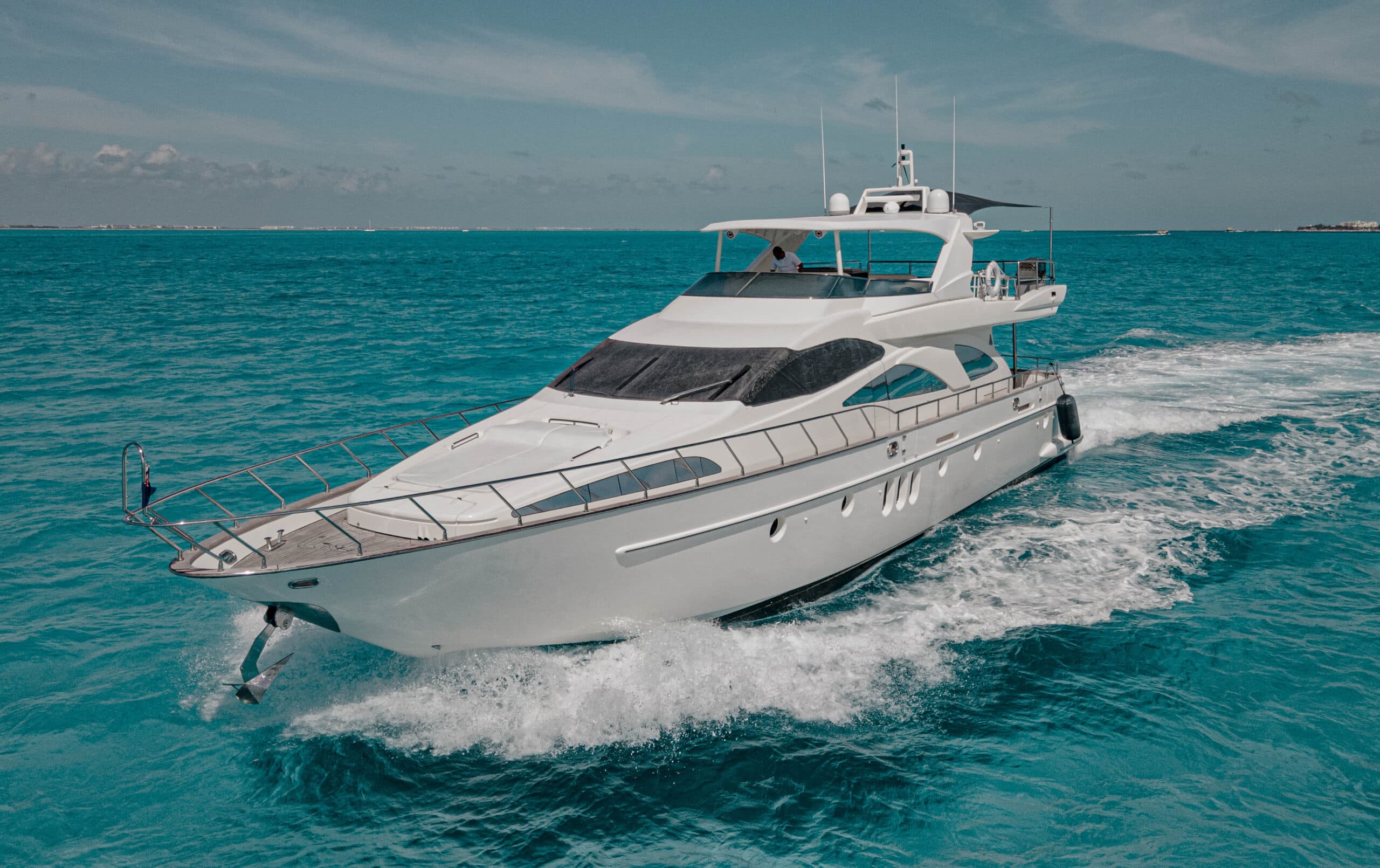 AZIMUT 80´ FLYBRIGE