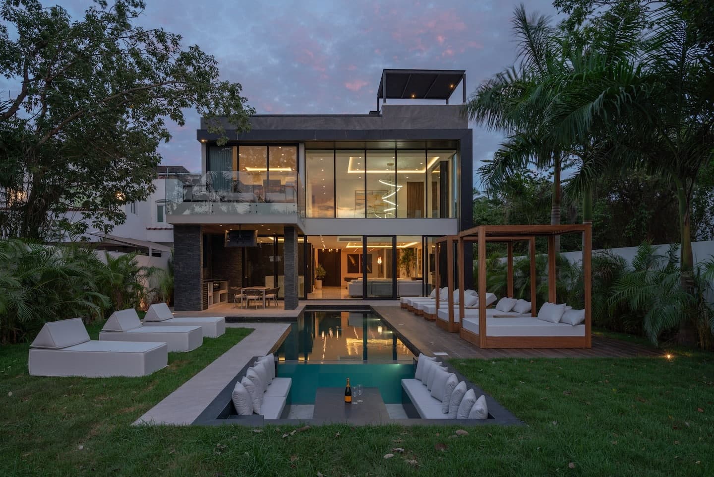 LUXURY VILLAS