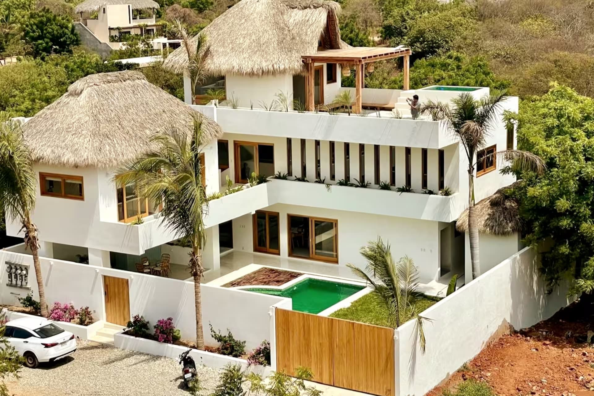 CASA NAOMI