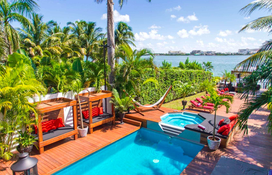 WATERFRONT VILLA photo 2